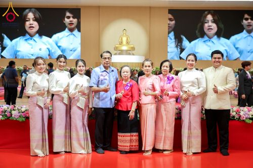 ภาพ No.196140:ผู้ว่าปทุมฯ เปิดงานวันครู ครั้งที่ 69 พ.ศ. 2568 จังหวัดปทุมธานี “เรียนดี มีความสุข : ครูไทยร่วมใจปฏิวัติการศึกษา เด็กฉลาดคิด ฉลาดทำ” ณ วัดพระธรรมกาย - รวมใจระลึกถึงพระคุณบูรพาจารย์ ยกย่องเชิดชูเกียรติผู้ประกอบวิชาชีพทางการศึกษาที่ประกอบคุณงามความดี 