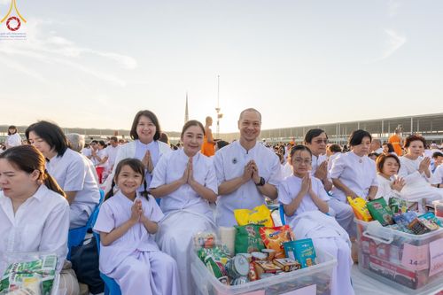 ภาพ No.187830:พิธีตักบาตรฉลองพระใหม่ ต้อนรับพุทธศักราช 2568 ณ ลานธรรมพระมหาธรรมกายเจดีย์ วัดพระธรรมกาย จ.ปทุมธานี วันที่ 1 มกราคม พ.ศ. 2568