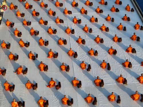 ภาพ No.187020:พระธรรมยาตราปฏิบัติธรรม และถ่ายภาพหมู่ประวัติศาสตร์ ปีที่ 13 ณ ลานทิศตะวันออก มหาวิหารพระมงคลเทพมุนี วัดพระธรรมกาย จ.ปทุมธานี วันเสาร์ที่ 28 ธันวาคม พ.ศ. 2567