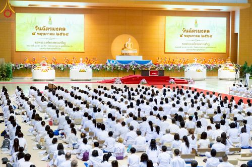 ภาพ No.222863:วันอาทิตย์ต้นเดือนที่ 4 พฤษภาคม พ.ศ. 2568 พิธีบูชาข้าวพระ ณ สภาธรรมกายสากล วัดพระธรรมกาย