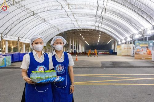 ภาพ No.58914:V.40 ภัตตาหารพระหมื่นวัด เราจัดให้ การปฏิบัติงานของเจ้าหน้าที่และอาสาสมัคร เพื่อรับบุญในการถวายภัตตาหาร แด่คณะสงฆ์ 10,000 กว่าวัดทั่วประเทศ ที่มาร่วมงานวันคุ้มครองโลก จันทร์ที่ 22 เมษายน พ.ศ. 2567 ณ วัดพระธรรมกาย