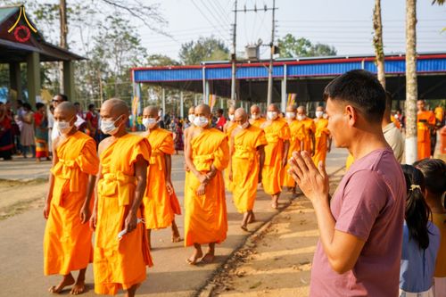 ภาพ No.76023:พิธีบรรพชาสามเณร ณ วัดปันชารี สันติปูร์ อรัญกฏิ เมืองคาร์กาชารี ประเทศบังกลาเทศ วันที่ 10 กุมภาพันธ์ พ.ศ. 2566
