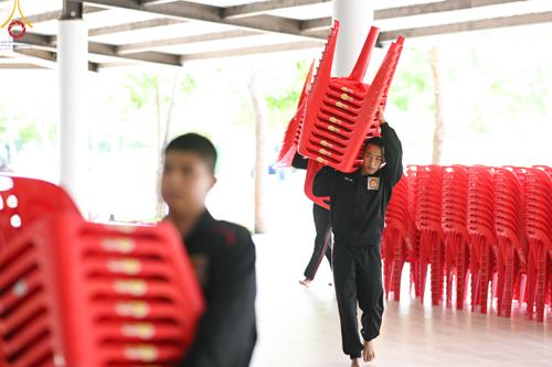 ภาพ No.81185:พิธีถวายสังฆทานแด่คณะสงฆ์ 323 วัด พิธีมอบกองทุนหนุนแรงใจช่วยครูใต้ และพิธีทำบุญอุทิศส่วนกุศลแด่ผู้วายชนม์ในเหตุการณ์ความไม่สงบ ๔ จังหวัดชายแดนภาคใต้  ปีที่ 19 ครั้งที่ 162 วันเสาร์ที่ 27 พฤษภาคม พ.ศ. 2566 ณ ศูนย์ปฏิบัติธรรมภาคใต้ อ.บางกล่ำ จ.สงขลา