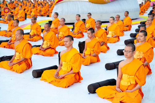 ภาพ No.294633:วันอาทิตย์ที่ 14 ธันวาคม พ.ศ.2568 พระธรรมยาตราปฏิบัติธรรมและถ่ายภาพหมู่ประวัติศาสตร์ ณ วัดสองพี่น้อง ต.ต้นตาล อ.สองพี่น้อง จ.สุพรรณบุรี ในโครงการธรรมยาตรา กตัญญูบูชา มหาปูชนียาจารย์ พระมงคลเทพมุนี(สด จนฺทสโร) พระผู้ปราบมาร อนุสรณ์สถาน 7 แห่ง ปีที่ 14