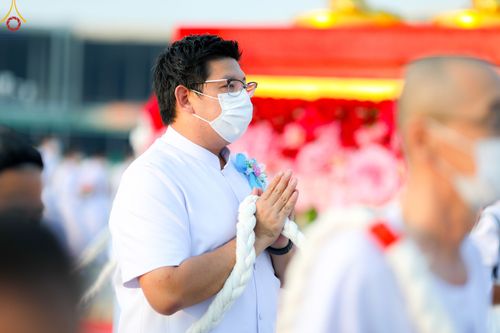 ภาพ No.79179:พิธีอัญเชิญองค์พระบรมพุทธเจ้า 24 องค์ เวียนประทักษิณรอบพระมหาธรรมกายเจดีย์ ณ วัดพระธรรมกาย  วันที่ 2 เมษายน พ.ศ. 2566