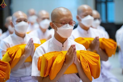 ภาพ No.82724:พิธีเวียนประทักษิณ, พิธีวันทาเจดีย์ ณ มหาธรรมกายเจดีย์  พิธีบรรพชาหมู่พระพี่เลี้ยงเข้าพรรษา, ธรรมทายาทอุดมศึกษา รุ่นที่ 50(ภาคฤดูฝน) และธรรมทายาทพุทธศาสตร์สากล รุ่นที่ 7 (ภาคฤดูฝน) วันเสาร์ที่ 17 มิถุนายน พ.ศ. 2566 ณ  โบสถ์พระไตรปิฎก วัดพระธรรมกาย จ.ปทุม