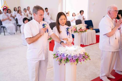 ภาพ No.319117:วันที่ 29 มีนาคม พ.ศ.2569 พิธีอัญเชิญรูปหล่อพระมงคลเทพมุนี (สด จนฺทสโร) ประดิษฐาน ณ ห้องปฏิบัติธรรม “มงคลรัตนโชติ”  วัดพระธรรมกายชิคาโก ประเทศสหรัฐอเมริกา