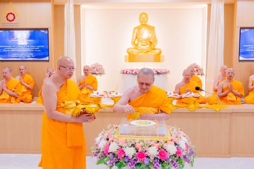 ภาพ No.319146:วันที่ 29 มีนาคม พ.ศ.2569 พิธีอัญเชิญรูปหล่อพระมงคลเทพมุนี (สด จนฺทสโร) ประดิษฐาน ณ ห้องปฏิบัติธรรม “มงคลรัตนโชติ”  วัดพระธรรมกายชิคาโก ประเทศสหรัฐอเมริกา