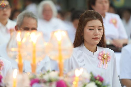 ภาพ No.297132:วันที่ 17 มกราคม พ.ศ. 2569 พิธีจุดประทีปถวายเป็นพุทธบูชา และบูชาธรรมมหาปูชนียาจารย์ (ภาพชุดที่ 2) ณ วัดโบสถ์บน ต.บางคูเวียง จ.นนทบุรี อนุสรณ์สถานลำดับที่ 4 สถานที่เกิดด้วยกายธรรม ในโครงการธรรมยาตรา กตัญญูบูชา มหาปูชนียาจารย์ พระมงคลเทพมุนี(สด จนฺทสโร) พร