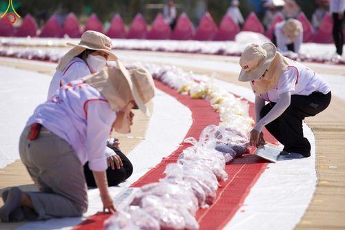 ภาพ No.117929:V.17 สำเร็จๆ การเตรียมงาน เก็บงาน การรับบุญของเจ้าหน้าที่หน่วยงานต่างๆ เพื่อโครงการธรรมยาตรา กตัญญูบูชามหาปูชนียาจารย์ พระมงคลเทพมุนี (สด จนฺทสโร) พระผู้ปราบมาร อนุสรณ์สถาน 7 แห่ง ปีที่ 12 ระหว่างวันที่ 2 - 31 มกราคม พ.ศ.2567