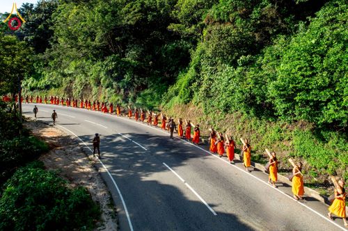 ภาพ No.226434:วันที่ 7-10 พฤษภาคม พ.ศ. 2568 โครงการเดินธรรมยาตรา สยาม-ลังกา ธรรมยาตรา ฉลองเทศกาลวิสาขบูชาแห่งชาติ ศรีลังกา บูชาธรรม 81 ปี หลวงพ่อธัมมชโย เมืองนูวราอิลิยา ประเทศศรีลังกา