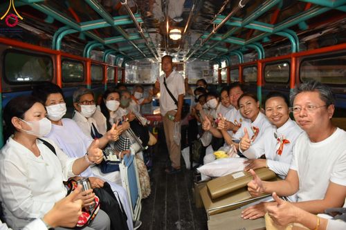 ภาพ No.109758:พิธีจุดประทีปถวายเป็นพุทธบูชา และบูชาธรรมมหาปูชนียาจารย์ วันที่ 10 มกราคม พ.ศ. 2567 ณ อนุสรณ์สถานคลองบางนางแท่น อ.สามพราน จ.นครปฐม