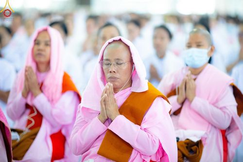 ภาพ No.207417:พิธีตักบาตร และปฏิบัติธรรมช่วงสาย ในวันมาฆบูชา วันพุธที่ 12 กุมภาพันธ์ พ.ศ. 2568 ณ วัดพระธรรมกาย จังหวัดปทุมธานี