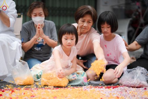 ภาพ No.128381:พิธีอัญเชิญพระบรมสารีริกธาตุ " ใจกลางเมืองนครหาดใหญ่ " เพื่อประดิษฐาน ณ มหารัตนเจดีย์สิริปทุมสวรรค์ (เจดีย์อริยพุทธะ 5 พระองค์) ศูนย์ปฏิบัติธรรมภาคใต้ อ.บางกล่ำ จ.สงขลา  วันที่ 9 มีนาคม พ.ศ.2567 (ชุดที่ 1)