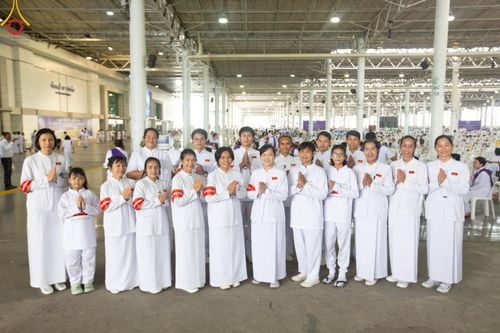 ภาพ No.137351:พิธีตักบาตร และปฏิบัติธรรม ในวันวิสาขบูชา วันพุธที่ 22 พฤษภาคม พ.ศ. 2567 ( วันพระขึ้น15 ค่ำ เดือน 6 ) ณ วัดพระธรรมกาย จ.ปทุมธานี