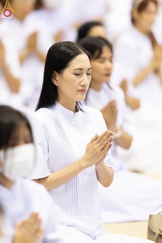 ภาพ No.139249:พิธีตักบาตร , พิธีบูชาข้าวพระ ณ ห้องแก้วสารพัด 1 สภาธรรมกายสากล วัดพระธรรมกาย วันอาทิตย์ต้นเดือนที่ 2 มิถุนายน พ.ศ. 2567