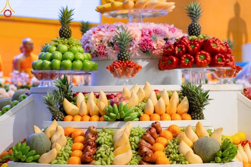 ภาพ No.136748:พิธีตักบาตร พิธีบูชาข้าวพระ ในวันอาทิตย์ต้นเดือนที่ 5 พฤษภาคม พ.ศ. 2567 ณ วัดพระธรรมกาย จ.ปทุมธานี