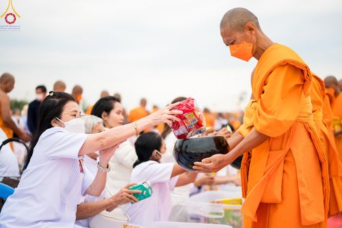 ภาพ No.118650:พิธีตักบาตรพระธรรมยาตรา ปีที่ 12 ณ อนุสรณ์สถานลำดับที่ 5 สถานที่เผยแผ่วิชชาธรรมกายครั้งแรก อนุสรณ์สถานบางปลา จ.นครปฐม วันที่ 25 มกราคม พ.ศ. 2567