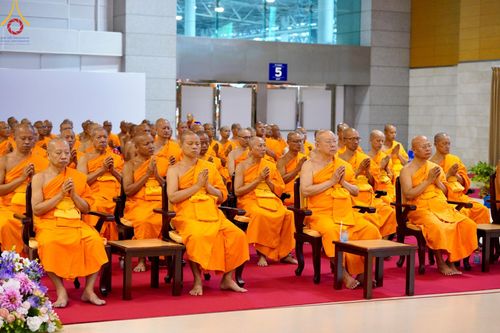 ภาพ No.167886:พิธีทอดกฐิน และ พิธีกรานกฐิน ในวันอาทิตย์ที่ 3 พฤศจิกายน พ.ศ. 2567 ณ วัดพระธรรมกาย จ.ปทุมธานี