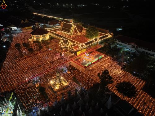 ภาพ No.294136:วันที่ 13 มกราคม พ.ศ. 2569 พิธีจุดประทีปถวายเป็นพุทธบูชา และบูชาธรรมมหาปูชนียาจารย์  (ภาพชุดที่ 2) ณ วัดสองพี่น้อง ต.ต้นตาล อ.สองพี่น้อง จ.สุพรรณบุรี ในโครงการธรรมยาตรา กตัญญูบูชา มหาปูชนียาจารย์ พระมงคลเทพมุนี(สด จนฺทสโร) พระผู้ปราบมาร อนุสรณ์สถาน 7 แห่