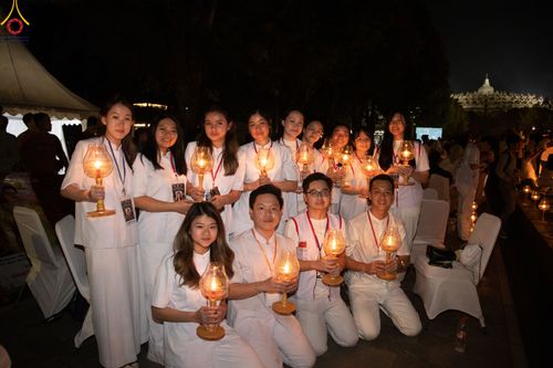 ภาพ No.82099:พิธีจุดวิสาขประทีป 22,000 ดวงและโคมลอย 3,000 ดวง ( Festival  lampion Vesak Indonesia) ณ มหาเจดียบรมพุทโธ อินโดนีเซีย  วันอาทิตย์ที่ 4 มิ.ย. พ.ศ.2566