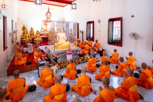 ภาพ No.297753:วันที่ 18 มกราคม พ.ศ. 2569 พิธีตักบาตรพระธรรมยาตรา ณ วัดโบสถ์บน ต.บางคูเวียง จ.นนทบุรี อนุสรณ์สถานลำดับที่ 4 สถานที่เกิดด้วยกายธรรม ในโครงการธรรมยาตรา กตัญญูบูชา มหาปูชนียาจารย์ พระมงคลเทพมุนี(สด จนฺทสโร) พระผู้ปราบมาร อนุสรณ์สถาน 7 แห่ง ปีที่ 14