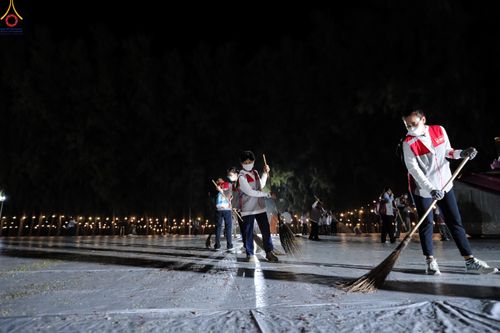 ภาพ No.296329:ภาพเบื้องหลังอาสาสมัครรวมใจ ชุดที่ 2 ในโครงการธรรมยาตรา กตัญญูบูชา มหาปูชนียาจารย์ พระมงคลเทพมุนี(สด จนฺทสโร) พระผู้ปราบมาร อนุสรณ์สถาน 7 แห่ง ปีที่ 14