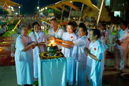 ภาพ No.348117:วันที่ 5 กันยายน พ.ศ. 2569 พิธีจุดโคมประทีป ถวายเป็นพุทธบูชา ในโครงการบวชอุบาสก–อุบาสิกาแก้ว  ณ วัดพุทธสันติวัน ธรรมชัย เมืองนาคปูร์ ประเทศอินเดีย