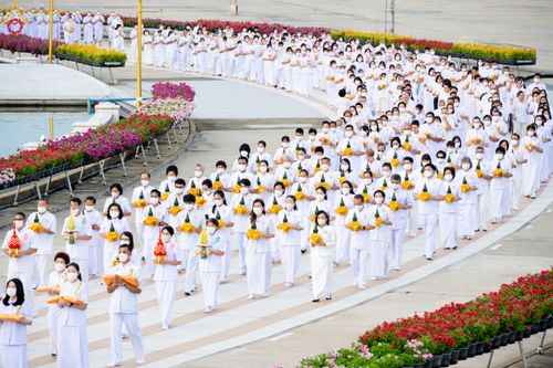 พิธีเวียนประทักษิณ พิธีวันทาเจดีย์ พิธีขอขมา และมอบผ้าไตร  ในโครงการบรรพชาอุปสมบทหมู่ธรรมทายาทรุ่นเข้าพรรษา และโครงการบรรพชาสามเณรโรงเรียนนานาชาติ รุ่นที่12 ในวันเสาร์ที่ 22 กรกฎาคม พ.ศ. 2566