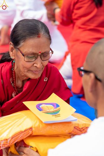 ภาพ No.77618:พิธีตัดปอยผมและปลงผมนาคธรรมทายาท ในโครงการบรรพชาสามเณรหมู่ ประเทศเนปาล วันที่ 11 มีนาคม พ.ศ.2566