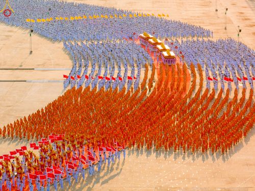 ภาพ No.79108:พิธีอัญเชิญองค์พระบรมพุทธเจ้า 24 องค์ เวียนประทักษิณรอบพระมหาธรรมกายเจดีย์ ณ วัดพระธรรมกาย  วันที่ 2 เมษายน พ.ศ. 2566