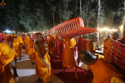 ภาพ No.301605:ภาพเบื้องหลังอาสาสมัครรวมใจ ชุดที่ 4 ในโครงการธรรมยาตรา กตัญญูบูชา มหาปูชนียาจารย์ พระมงคลเทพมุนี(สด จนฺทสโร) พระผู้ปราบมาร อนุสรณ์สถาน 7 แห่ง ปีที่ 14