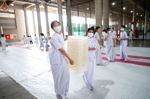 ภาพ No.82916:พิธีตักบาตรฉลองพระบวชใหม่  โครงการธรรมทายาทอุปสมบทหมู่อุดมศึกษา  รุ่นที่50 ภาคฤดูฝน วันเสาร์ที่ 24 มิถุนายน พ.ศ.2566 ณ มหารัตนวิหารคด คอร์ 6 วัดพระธรรมกาย