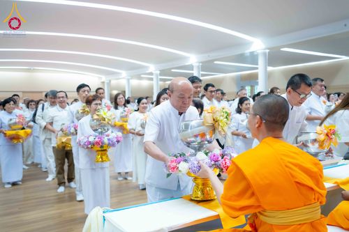 ภาพ No.310715:วันอาทิตย์ที่ 22 กุมภาพันธ์ พ.ศ. 2569 พิธีถวายโคมมาฆประทีป ณ ห้องแก้วสารพัดนึก 2 วัดพระธรรมกาย จ.ปทุมธานี