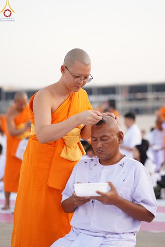 ภาพ No.180089:พิธีปลงผมนาคธรรมทายาท ในโครงการอุปสมบทหมู่ บูชาธรรมมหาปูชนียาจารย์ (ศูนย์อบรมวัดพระธรรมกาย) วันที่ 1 ธันวาคม พ.ศ. 2567 ณ ลานธรรมหารัตนวิหารคด วัดพระธรรมกาย จ.ปทุมธานี