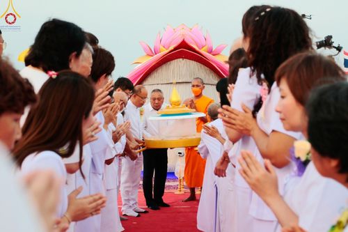 ภาพ No.129438:พิธีประดิษฐานพระบรมสารีริกธาตุ ณ มหารัตนะเจดีย์สิริปทุมสวรรค์ ศูนย์ปฏิบัติธรรมภาคใต้ อ.บางกล่ำ จ.สงขลา วันที่ 10 มีนาคม พ.ศ.2567