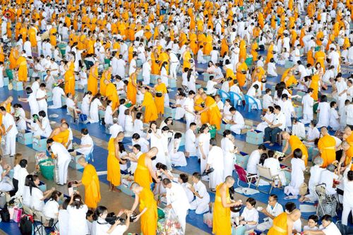 ภาพ No.240491:วันพุธที่ 27 สิงหาคม พ.ศ. 2568 พิธีตักบาตร ในวันธรรมชัย ณ วัดพระธรรมกาย จ.ปทุมธานี