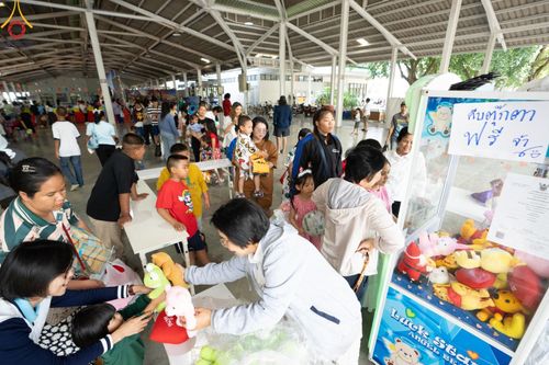 ภาพ No.193958:วัดพระธรรมกาย จัดงานวันเด็กแห่งชาติ ประจำปี พ.ศ.2568 ออกร้านอาหาร 200 ร้าน มอบของขวัญหลายหมื่นชิ้น วันที่ 12 มกราคม พ.ศ. 2568 วัดพระธรรมกาย อ.คลองหลวง จ.ปทุมธานี