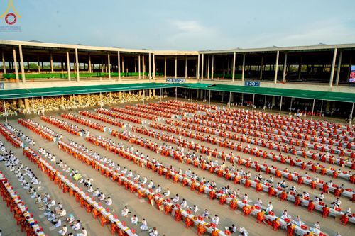 ภาพ No.221653:วันอังคารที่ 22 เมษายน พ.ศ. 2568 ภาพพิธีถวายมหาสังฆทานคณะสงฆ์ 40,000 กว่าวัดทั่วประเทศ เนื่องในวันคุ้มครองโลก ชุดที่ 2 (ปลื้มให้สมการรอคอย) ณ ลานธรรมพระมหาธรรมกายเจดีย์ วัดพระธรรมกาย