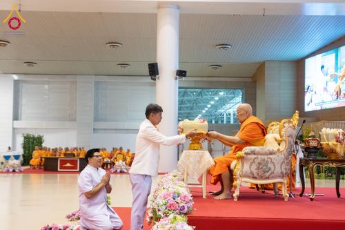 ภาพ No.185345:พิธีถวายมหาสังฆทาน 1,000 วัด ในวาระอายุวัฒนมงคล 84 ปี หลวงพ่อทัตตชีโว วันอาทิตย์ที่ 22 ธันวาคม พ.ศ. 2567 ณ สภาธรรมกายสากล วัดพระธรรมกาย