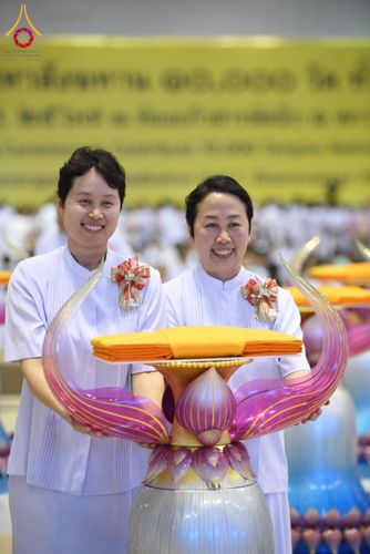 ภาพ No.134396:พิธีทอดผ้าป่าสมทบ มหาสังฆทาน 10,000 วัด ทั่วไทย วันอาทิตย์ต้นเดือนที่ 7 เมษายน พ.ศ.2567 ณ ห้องแก้วสารพัดนึก 1 สภาธรรมกายสากล  วัดพระธรรมกาย จ.ปทุมธานี