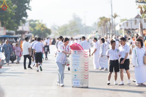 ภาพ No.185667:V.47 เบื้องหลังของเบื้องหน้า งานตักบาตรพระ 10,000 รูป ณ จ.กาญจนบุรี วันที่ 20-21 ธันวาคม พ.ศ. 2567