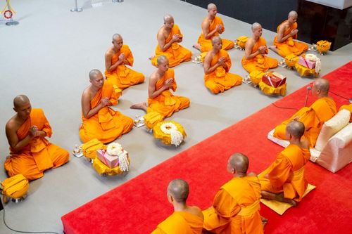 ภาพ No.227793:วันเสาร์ที่ 31 พฤษภาคม พ.ศ.2568 พิธีถวายผ้าไตรแด่สามเณรผู้เข้ารับการอุปสมบท , พิธีอุปสมบทสามเณรเตรียม DCI วัดพระธรรมกาย จ.ปทุมธานี