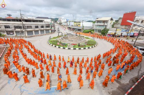 ภาพ No.239268:วันอาทิตย์ที่ 17 สิงหาคม พ.ศ. 2568 พิธีอัญเชิญรูปเหมือนพระมงคลเทพมุนี (สด จันทสโร) ณ ศาลากลางจังหวัดเลย ถึงลานพญานาค สวนสาธารณะกุดป่อง อ.เมือง จ.เลย