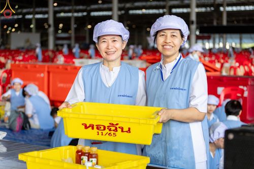 ภาพ No.58912:V.40 ภัตตาหารพระหมื่นวัด เราจัดให้ การปฏิบัติงานของเจ้าหน้าที่และอาสาสมัคร เพื่อรับบุญในการถวายภัตตาหาร แด่คณะสงฆ์ 10,000 กว่าวัดทั่วประเทศ ที่มาร่วมงานวันคุ้มครองโลก จันทร์ที่ 22 เมษายน พ.ศ. 2567 ณ วัดพระธรรมกาย