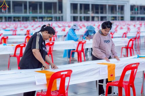 ภาพ No.218715:วันพฤหัสบดีที่ 17 เมษายน พ.ศ. 2568 การเตรียมงานในลานธรรม , สภาธรรมกายสากล , วิหารคด  เพื่องานวันคุ้มครองโลก 22 เมษายน พ.ศ. 2568