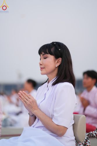 ภาพ No.122067:พิธีจุดประทีปถวายเป็นพุทธบูชา และบูชาธรรมมหาปูชนียาจารย์ พระมงคลเทพมุนี(สด จนฺทสโร) ในโครงการธรรมยาตรา กตัญญูบูชา มหาปูชนียาจารย์ พระมงคลเทพมุนี(สด จนฺทสโร) พระผู้ปราบมาร อนุสรณ์สถาน 7 แห่ง ปีที่ 12 วันที่ 31 มกราคม พ.ศ. 2567 ณ วัดพระธรรมกาย จ.ปทุมธานี