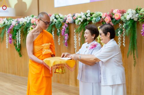 ภาพ No.138894:พิธีถวายกองทุนสนับสนุน การสร้างพระไตรปิฎกฉบับธรรมชัย และอนุรักษ์คัมภีร์ใบลาน น้อมบูชาธรรมหลวงพ่อธัมมชโย 80 ปี ณ ห้องแก้วสารพัดนึก 2 วัดพระธรรมกาย วันเสาร์ที่ 1 มิถุนายน พศ. 2567