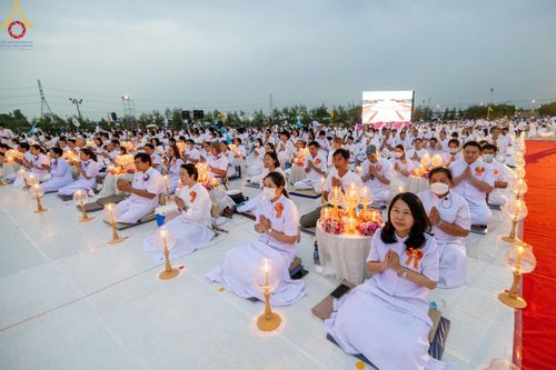 ภาพ No.118277:พิธีจุดประทีปถวายเป็นพุทธบูชา และบูชาธรรมมหาปูชนียาจารย์ พระมงคลเทพมุนี(สด จนฺทสโร) วันที่ 24 มกราคม พ.ศ. 2567 ณ อนุสรณ์สถานบางปลา อ.บางเลน จ.นครปฐม