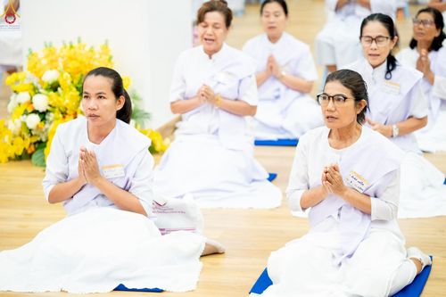 ภาพ No.242815:วันที่ 29-31 สิงหาคม พ.ศ. 2568 องค์กรภาคีเครือข่าย “บวร” (บ้าน-วัด-โรงเรียน-ราชการ) อ.คลองหลวง จัดบวชอุบาสิกาแก้ว ถวายพระราชกุศลแด่สมเด็จพระพันปีหลวง - กตัญญูบูชาแด่ผู้มีพระคุณ